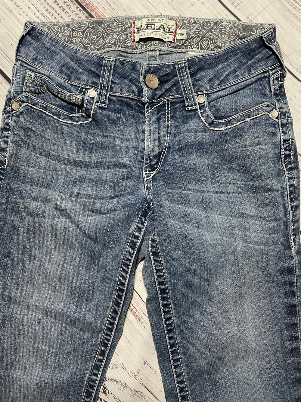 Ariat Real Denim mid-rise straight-leg women's jeans. Size 28R - Picture 5 of 14